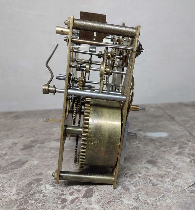 M149 Mechanizm starego zegara ściennego Mauthe