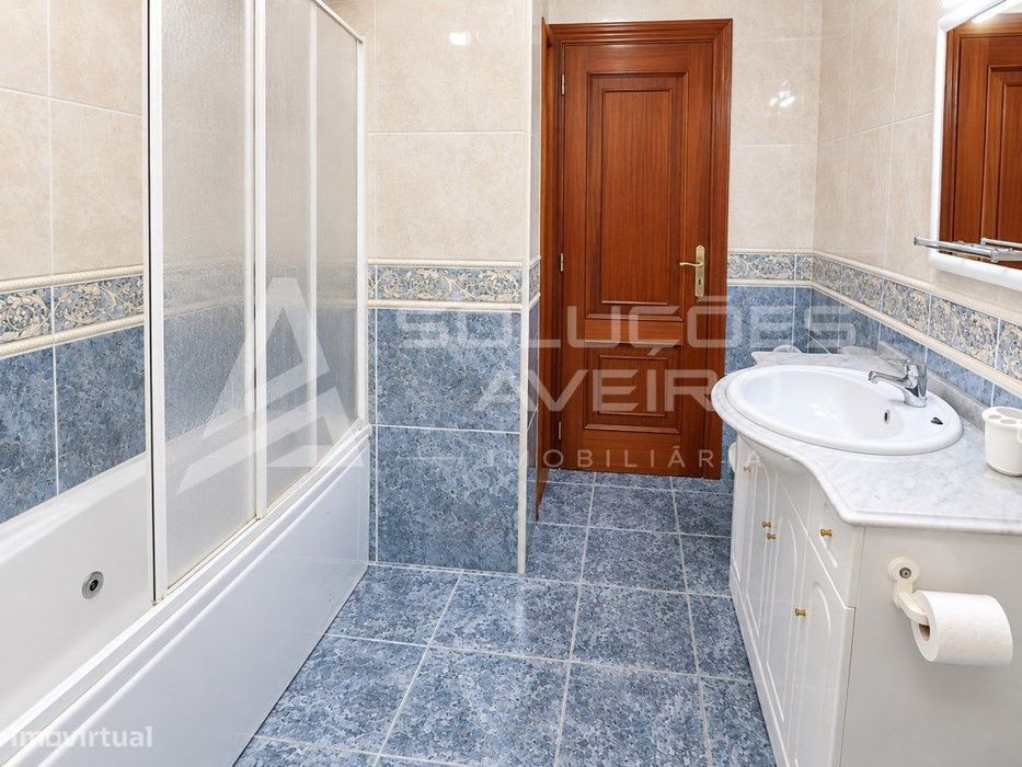 Apartamento T2 No Centro De Águeda | Garagem E Elevador