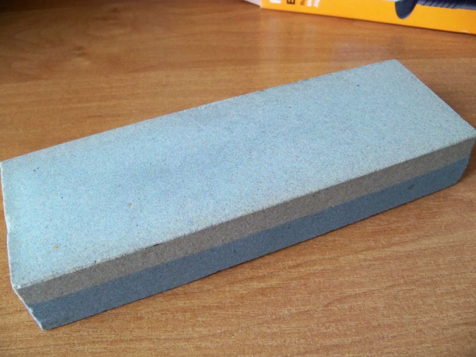 Ostrzałka do noży ceramiczna Fiskars Roll Sharp rolkowa +GRATIS Osełka