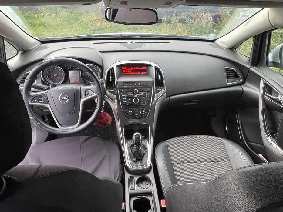 Opel Astra Caravan-2011