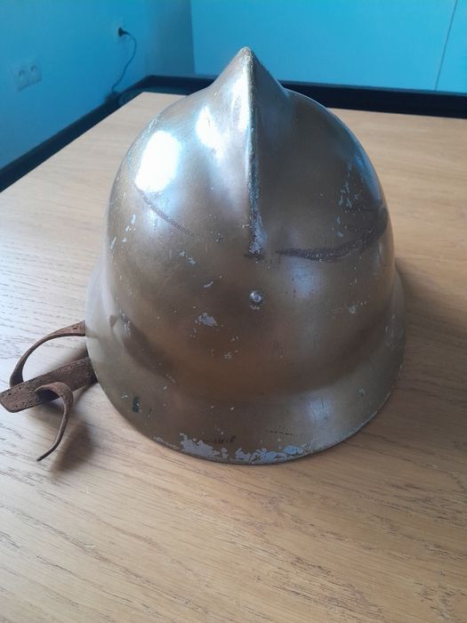 Rzadko spotykany chełm strażacki
