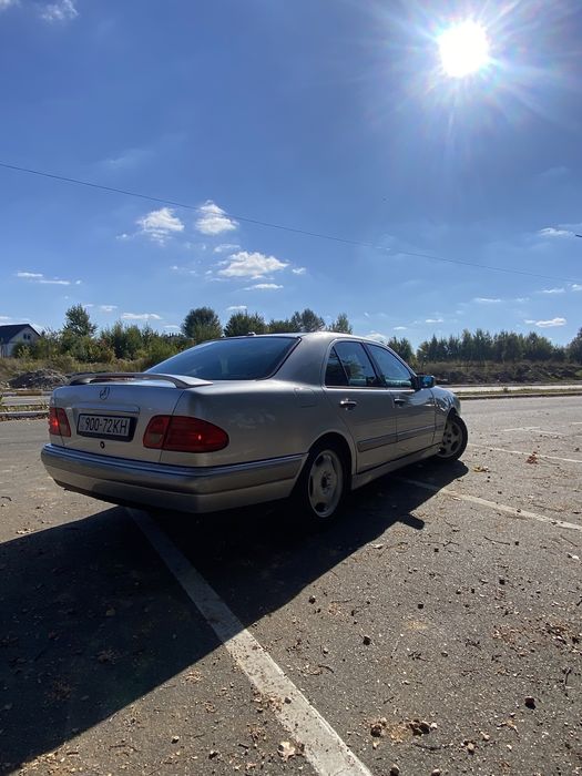 Mercedes - Benz E- Class  W 210 1999 року