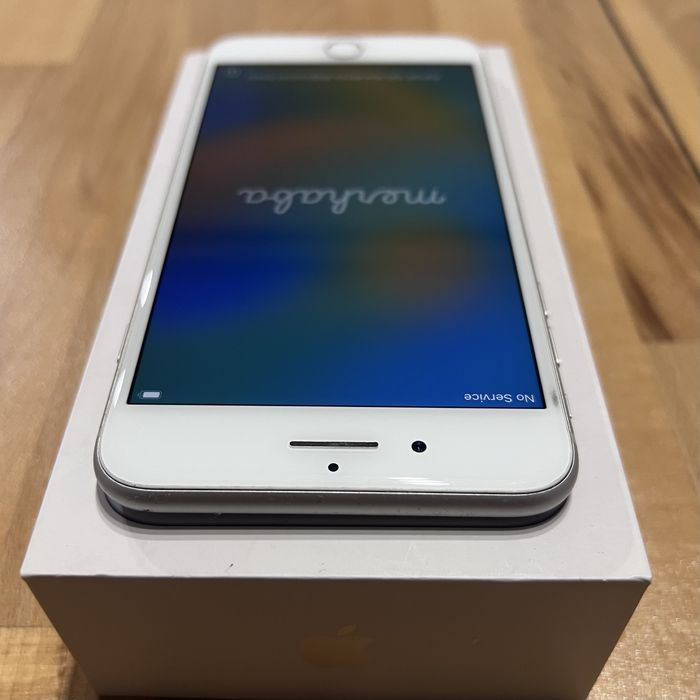 iPhone 8 Plus stan b.dobry pudełko ładowarka etui