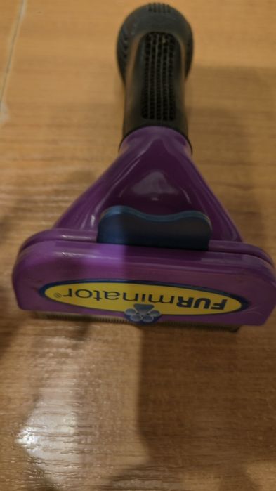Szczotka FURminator dla kota z długą sierścią