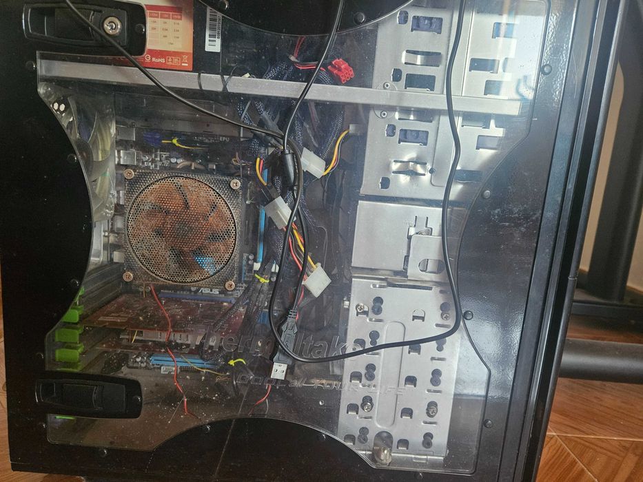 Torre de computador505991603400878086