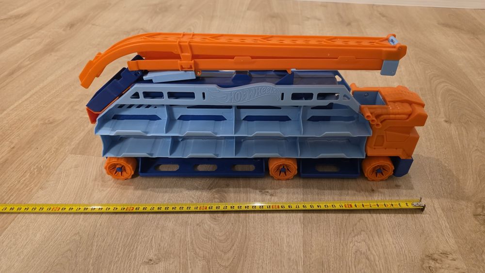 Hot wheels Mega Transporter zjeżdżalnia