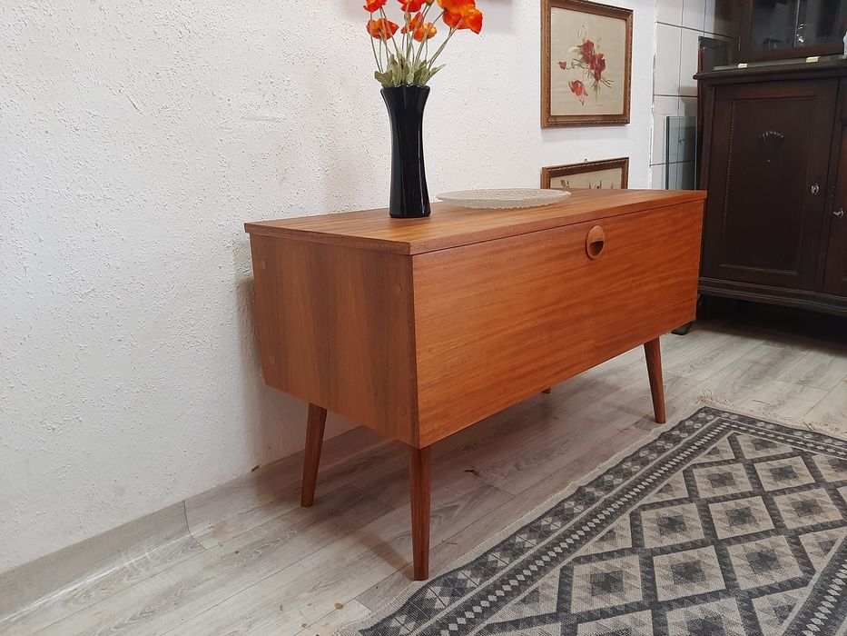 Wyjątkowa komoda Vintage – po renowacji, gotowa do nowego wnętrza!