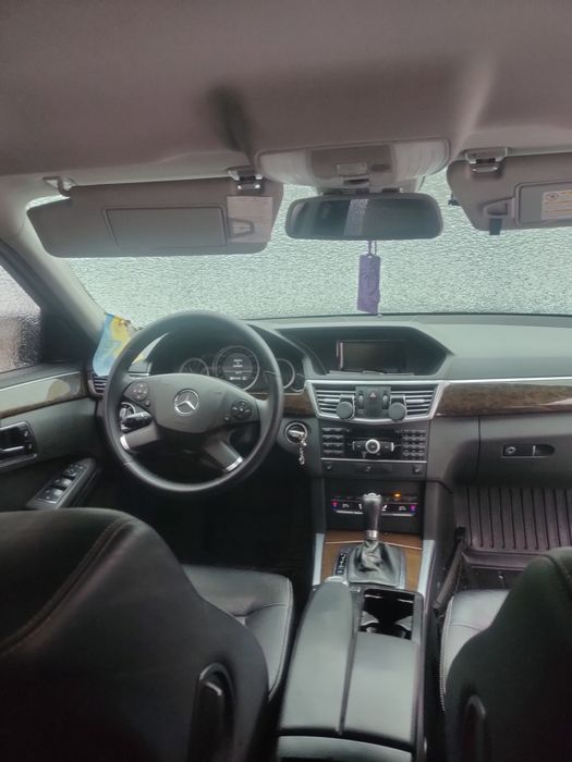 Mercedes-Benz E class w212 2011