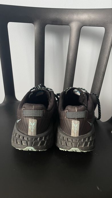 Hoka One One Speedgoat 4 Gore-Tex Vibram 39,5 чорні трекінгові