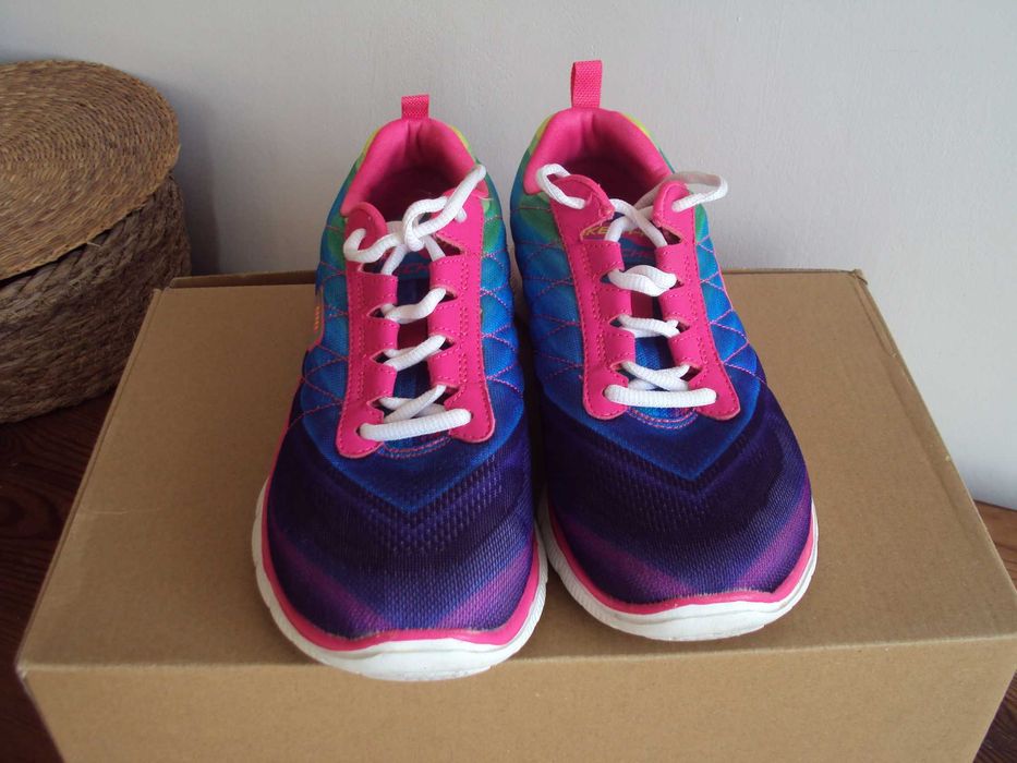 Sprzedam buty damskie sportowe Skeczers