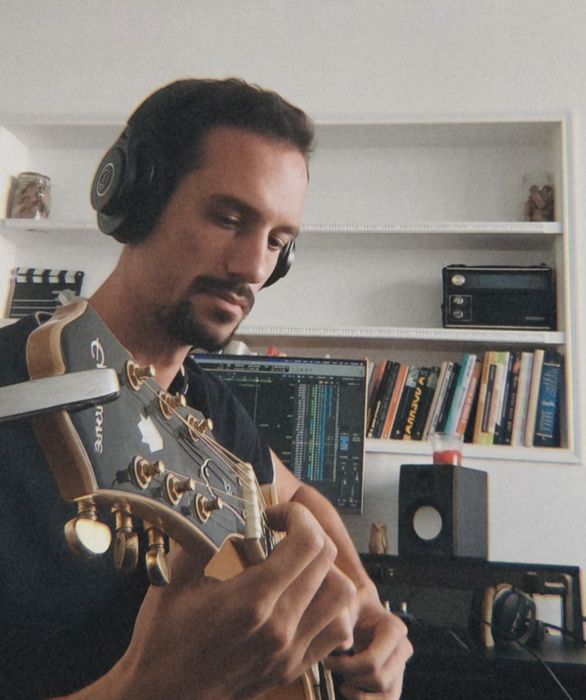 Aulas de Guitarra & Baixo – Aprende a tocar ao teu ritmo