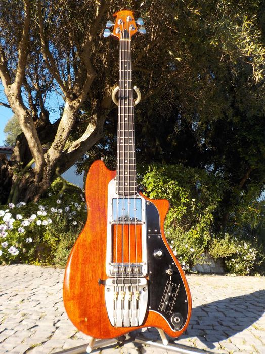 Baixo Ovation Magnum