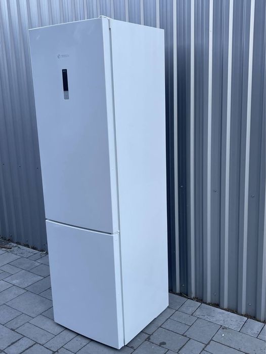Продам двухкамерний холодильник Bosch KGN39XW30.NoFrost.2023 рік