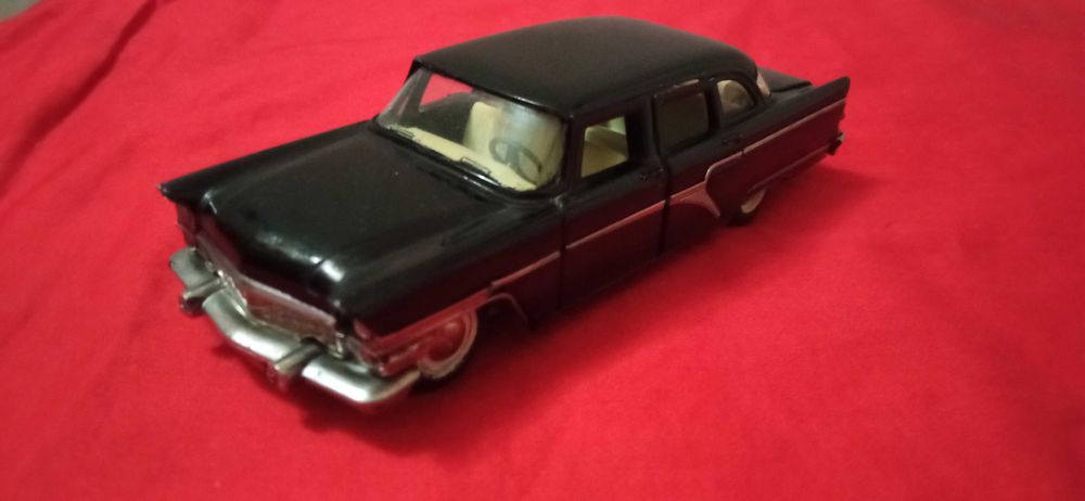модель   авто   Чайка  Газ  - 13   масштаб   1 : 43   СССР