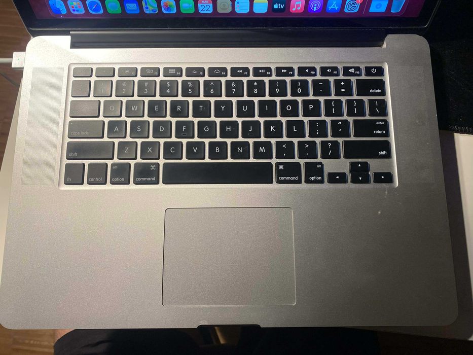 MacBook Pro 15" 16GB RAM / 256GB SSD