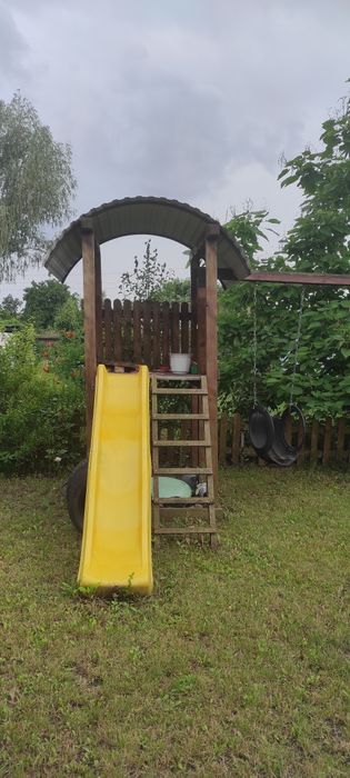 Продам дитячий будинок гойдалку