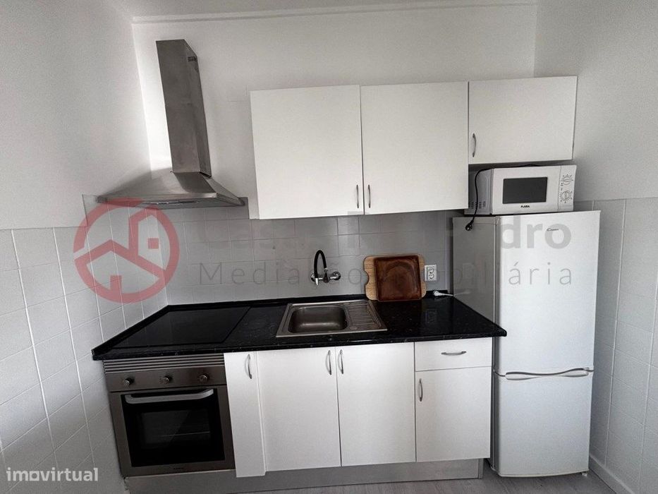 Apartamento T1 com parqueamento e elevador no centro da Costa da Ca...