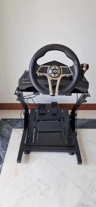 Volante PS4 e cockpit, em conjunto ou separado