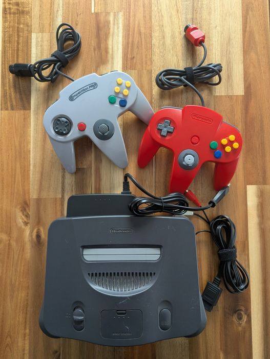 Konsola Nintendo 64 + pady