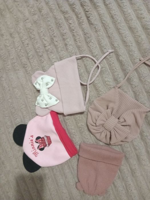 Шапки для дівчинки від 6 до 12 місяців