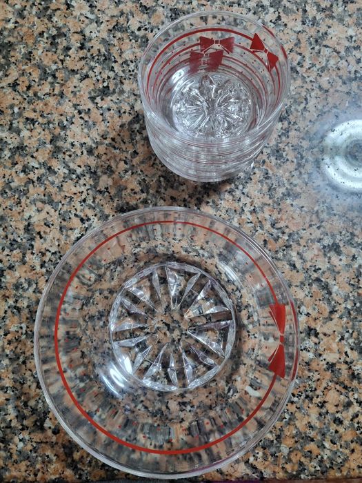 Saladeira e 6 taças de servir