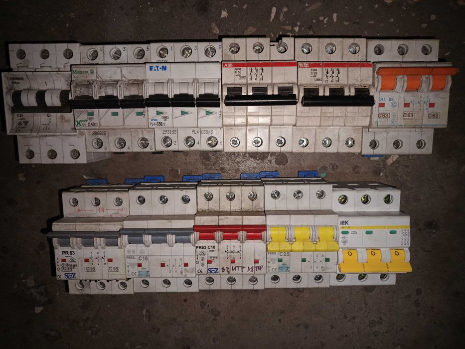 Автоматичні вимикачі 3-х полюсні: ABB, MOLLER, EATON, SIEMENS, SEZ Krompachy.