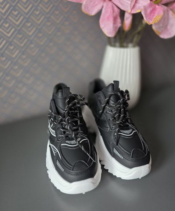 Damskie buty sneakersy czarne na wysokiej podeszwie