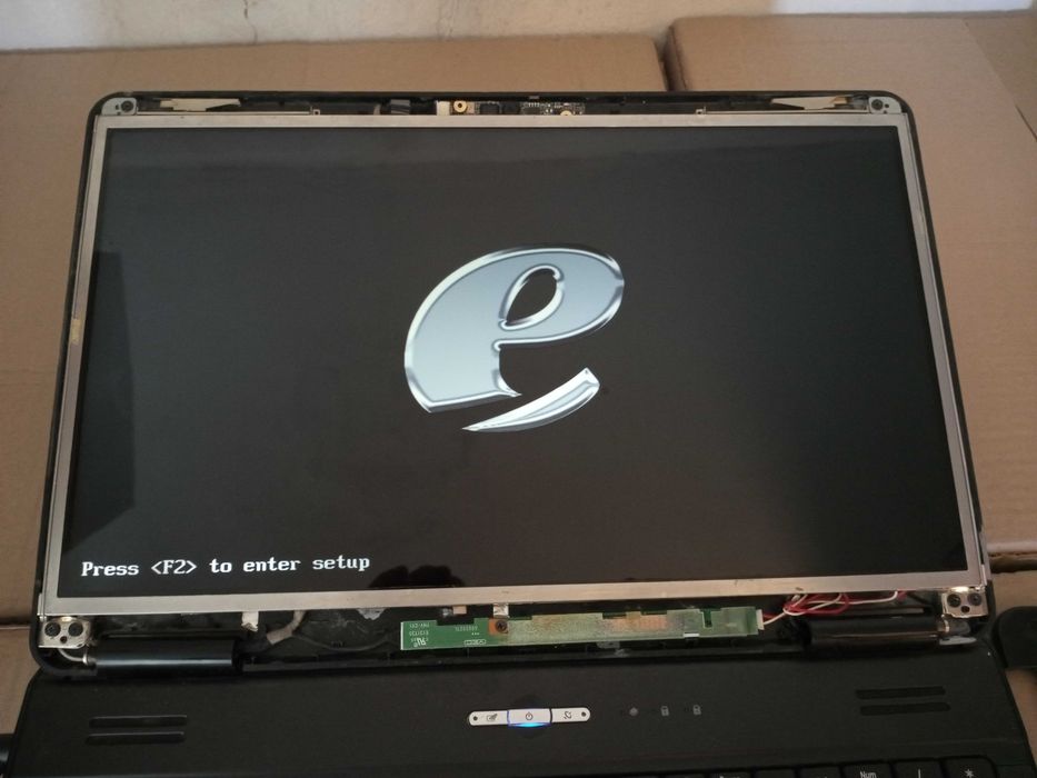 Ноутбук eMachines E525. Під ремонт або на запчастини.