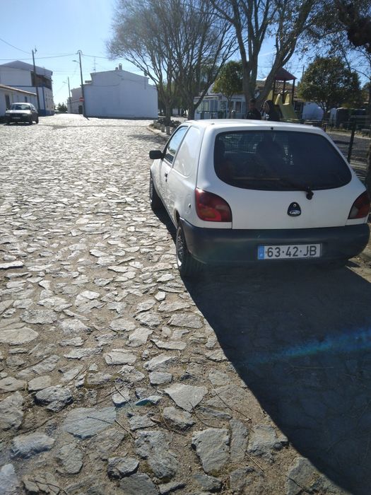 Carro potente e bom motorCarro potente e com bom motor, é só dirigir.