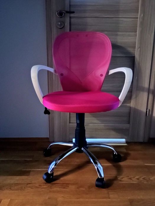 Fotel obrotowy na kółkach z oparciem Daisy