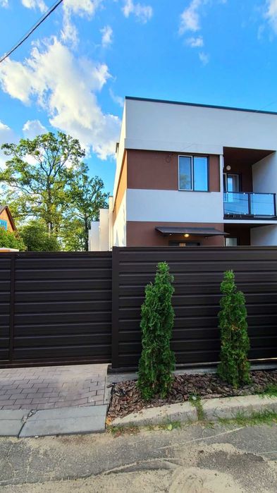 БЕЗ КОМІСІЇ, таун з новим РЕМОНТОМ, Сертифікат ТАК, вул. Давидчука