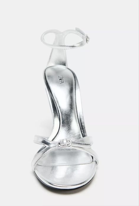 Срібні босоніжки від Zara