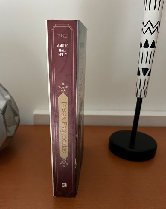 Livro “Rosas Esquecidas”, de Martha Hall Kelly