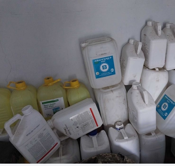 Каністри пластикові