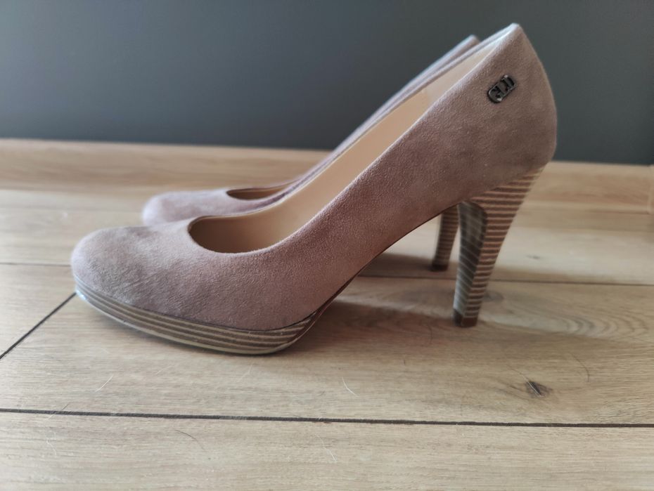 Sprzedam buty na obcasie