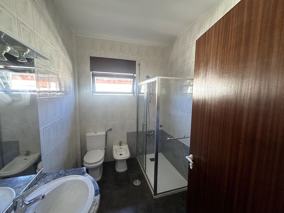 Arrenda-se andar-moradia 1º andar T3