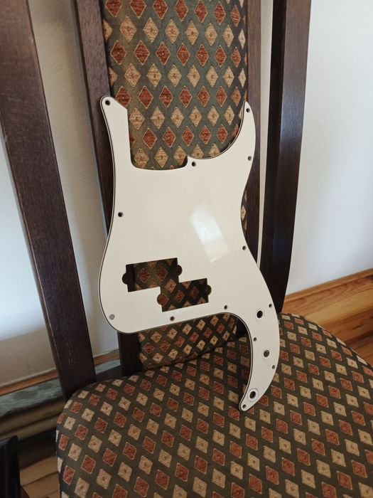 Pickguard fender precision bass