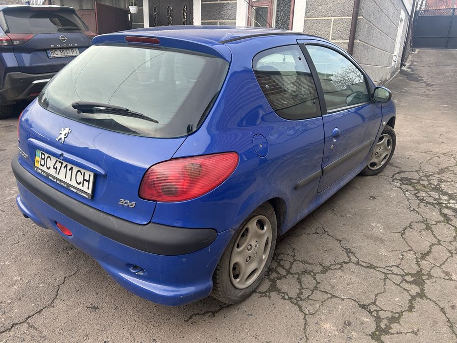 Автомобіль peugeot 206