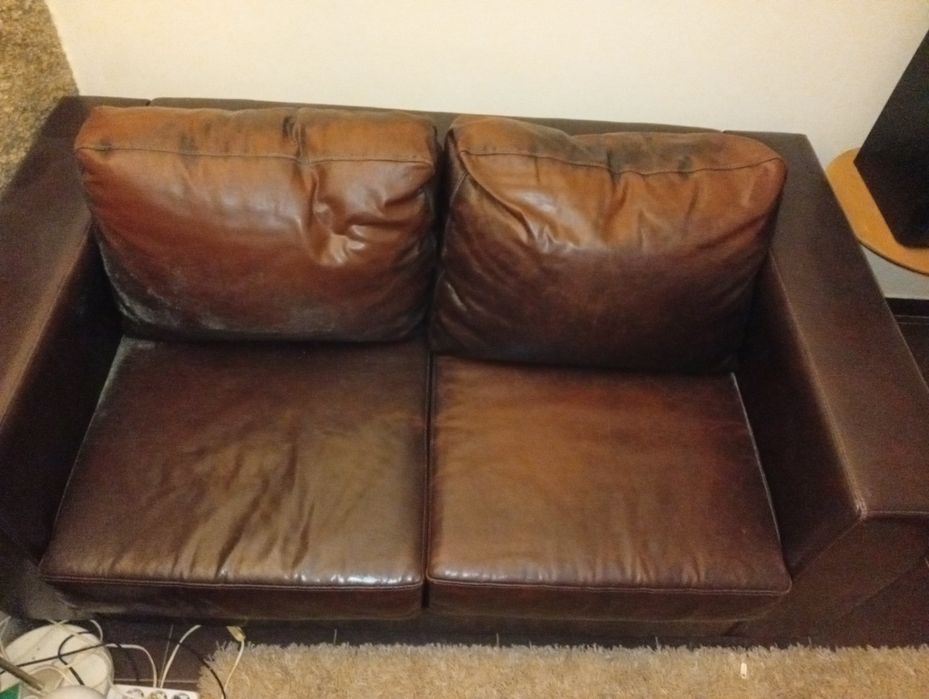 Sofás castanhos em pele