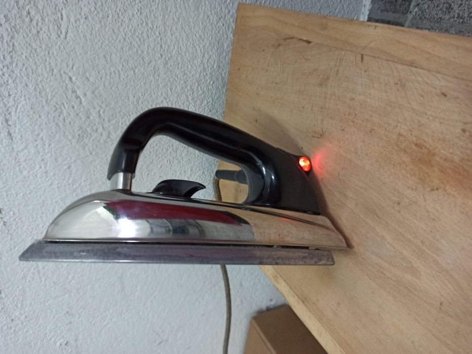 Ferro passar antigo totalmente funcional