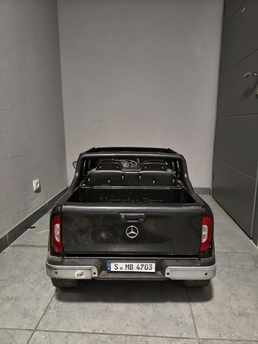 Продам дитячий електромобіль