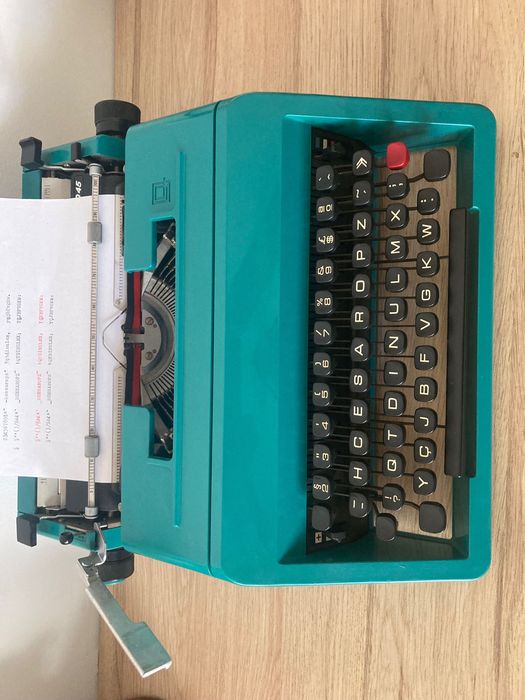 Máquina de escrever *** Olivetti Studio 45