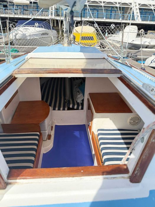 Veleiro J24 pronto a navegar