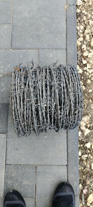 Drut kolczasty 2,4 pełna rolka