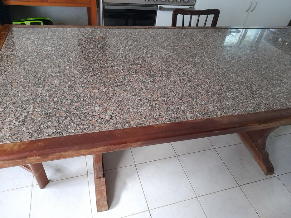 Mesa de cozinha com tampo de marmore