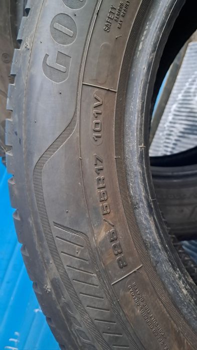 225/55R17 101Y Goodyear vector4 seasons  gen3