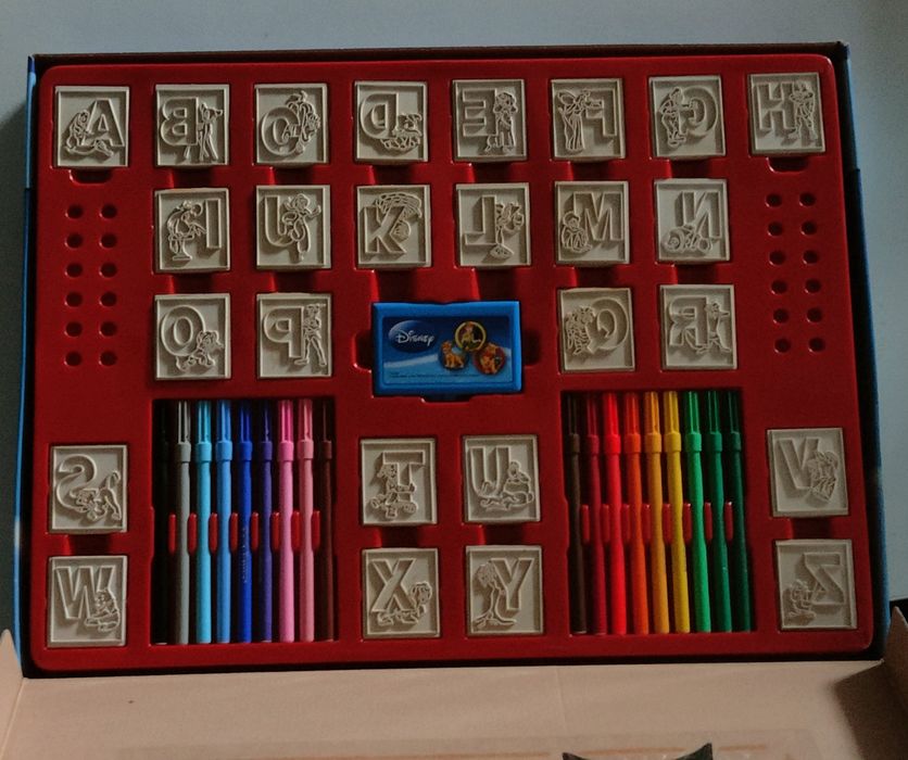 Conjunto de Desenho e Pintura c/ Carimbos em Madeira Alfabeto Disney