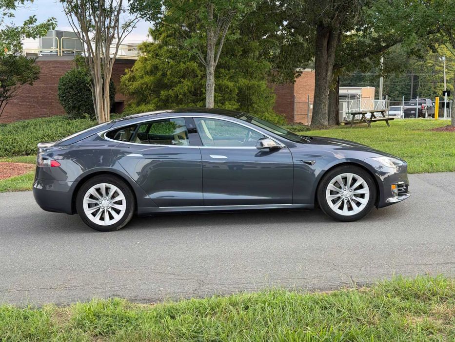 Tesla Model S      2017