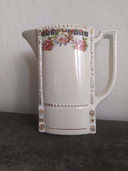 Dzbanek,mlecznik porcelanowy