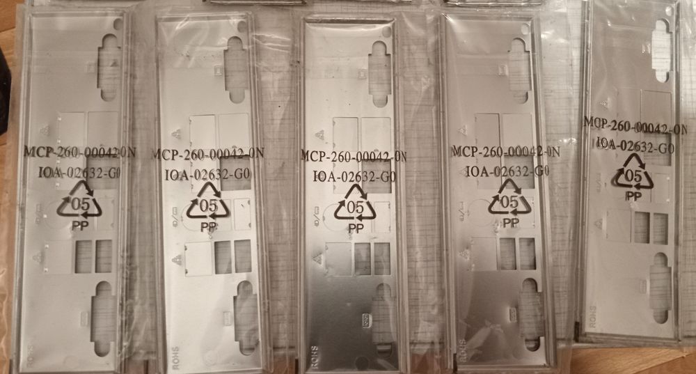 Заглушка, задняя панель Supermikro MCP-260-00042-ON.